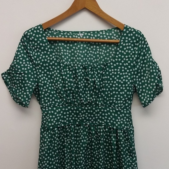 Tiered Emerald Green and White Floral Dress - Picture 3 of 13